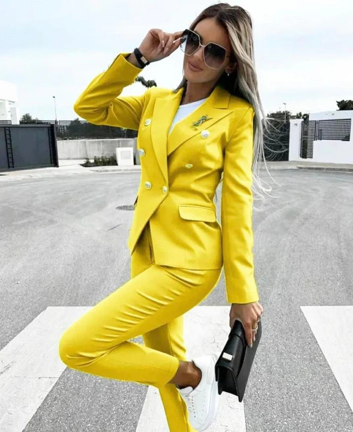 Tailleur Modello Bottoni tutte le taglie disponibili dalle 36 alla 60, vestibilità regolare